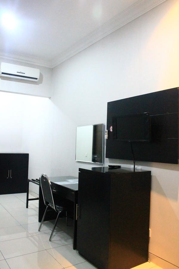 Carica Homestay Surabaya Exterior foto