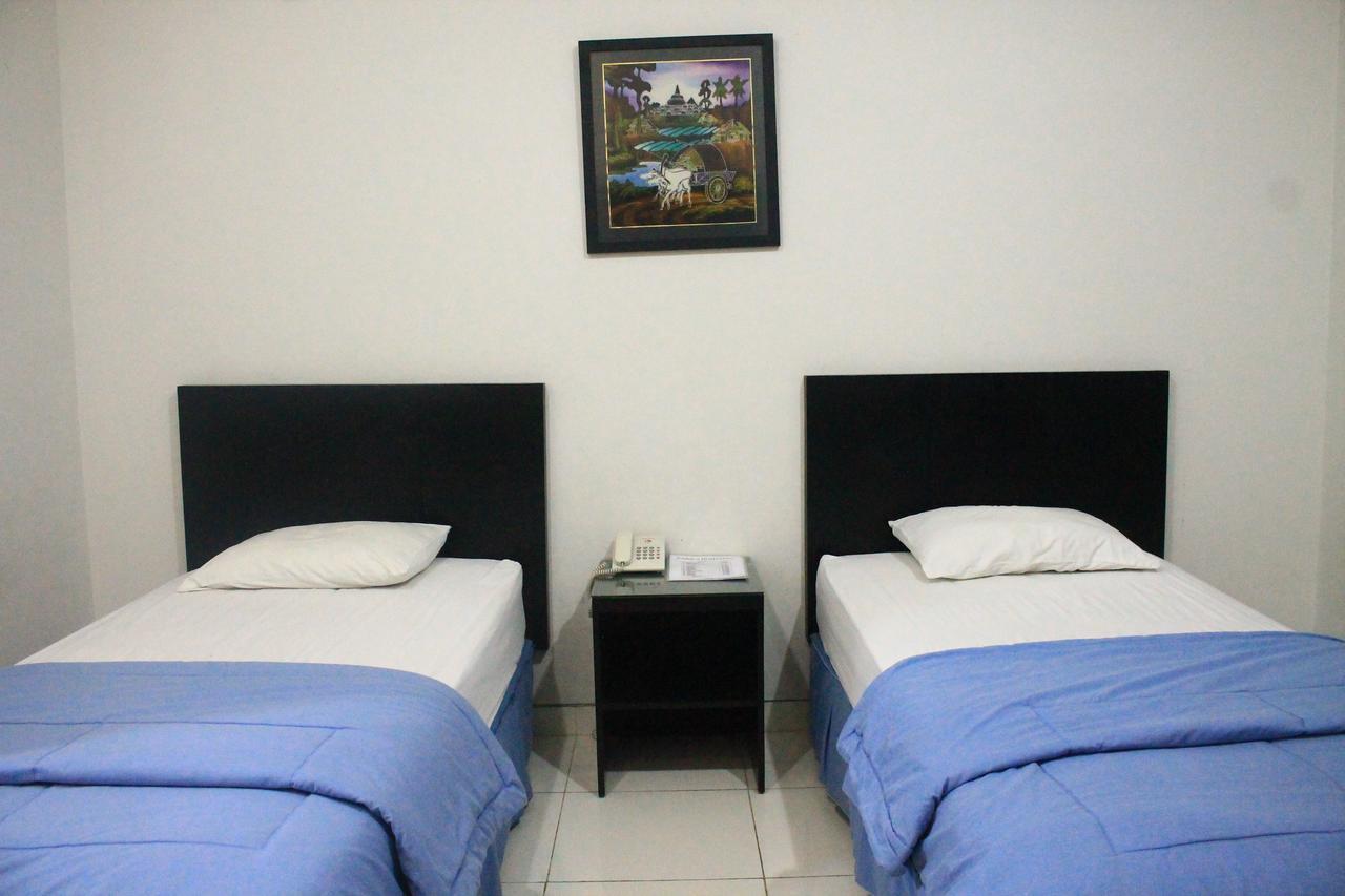 Carica Homestay Surabaya Exterior foto