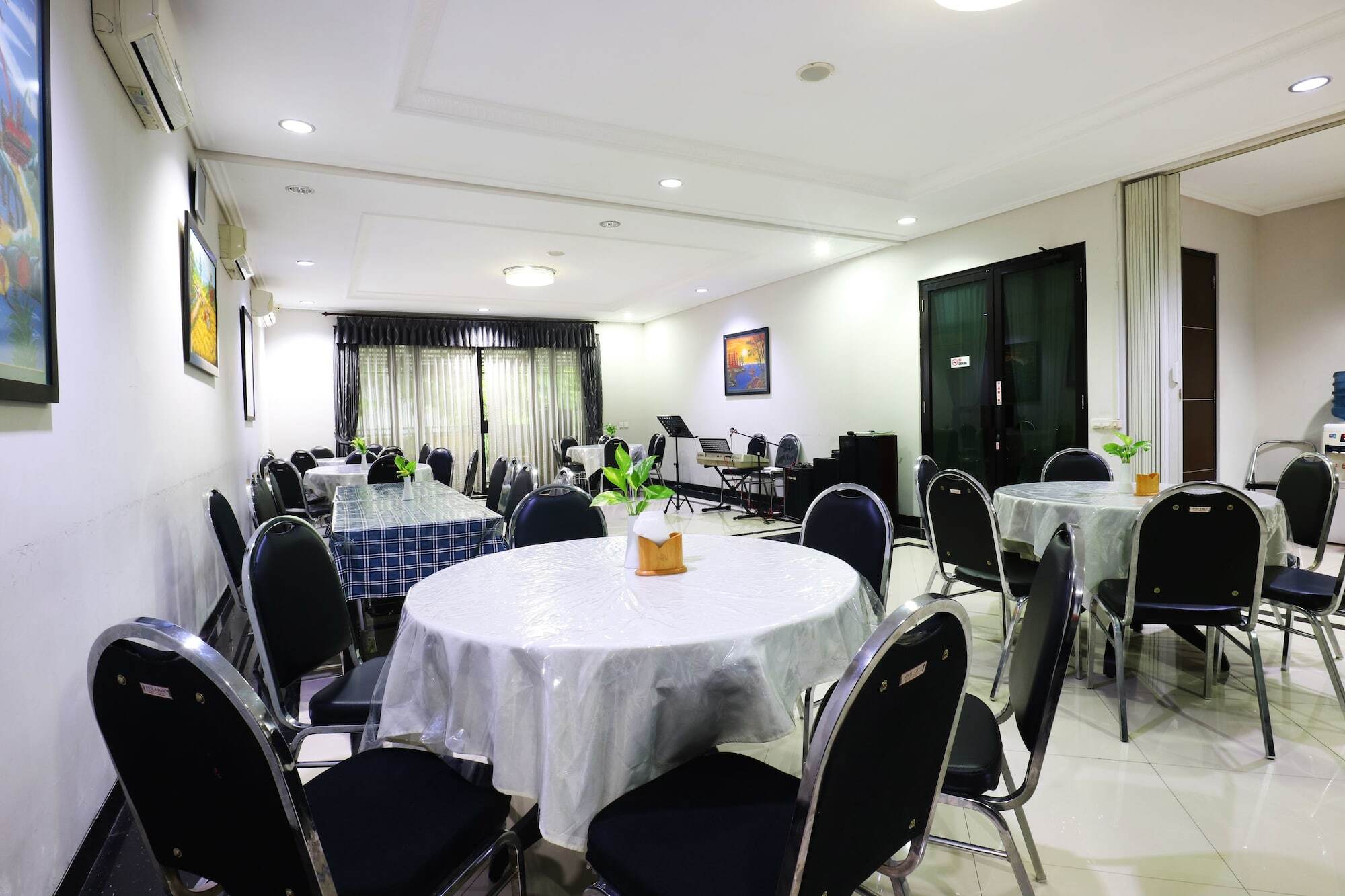 Carica Homestay Surabaya Exterior foto